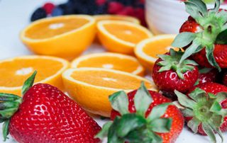 fruits oranges fraises